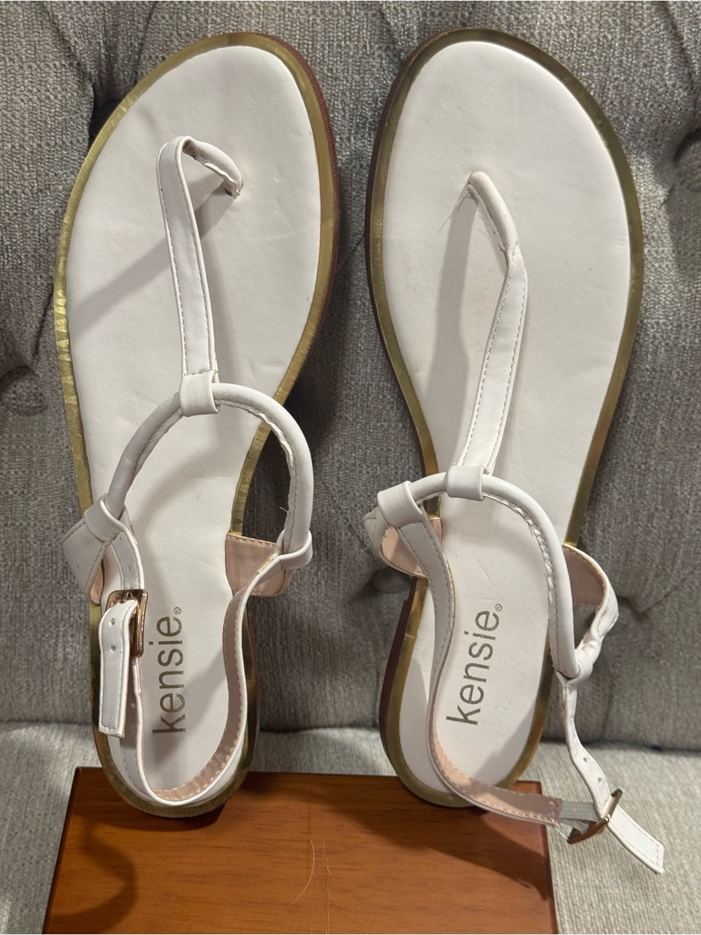 Kensie White Leather T-Strap Sandals 8.5 NWOT